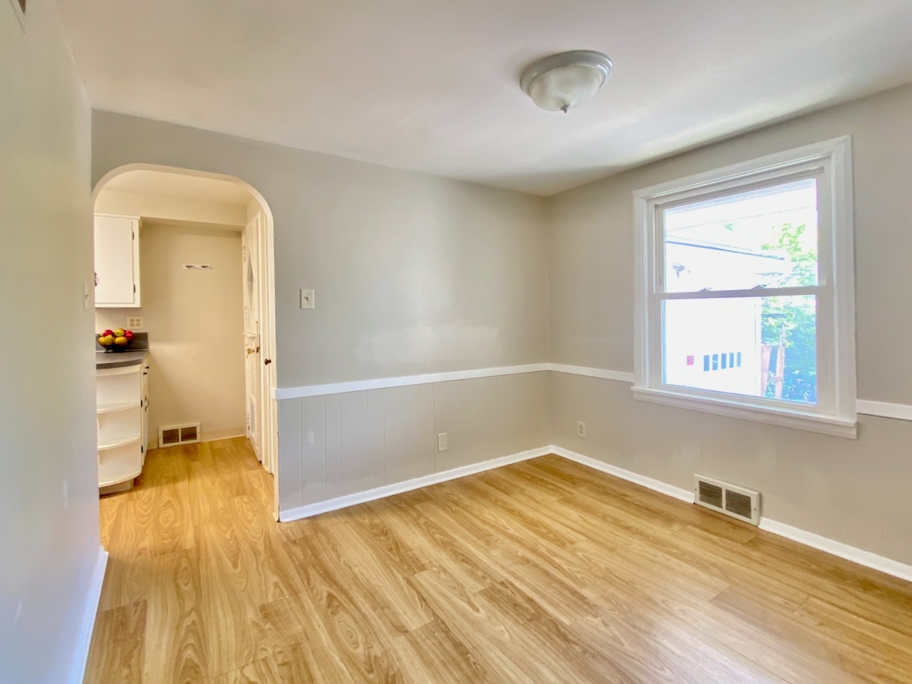 307 Elgin Avenue, East Dundee, IL 60118