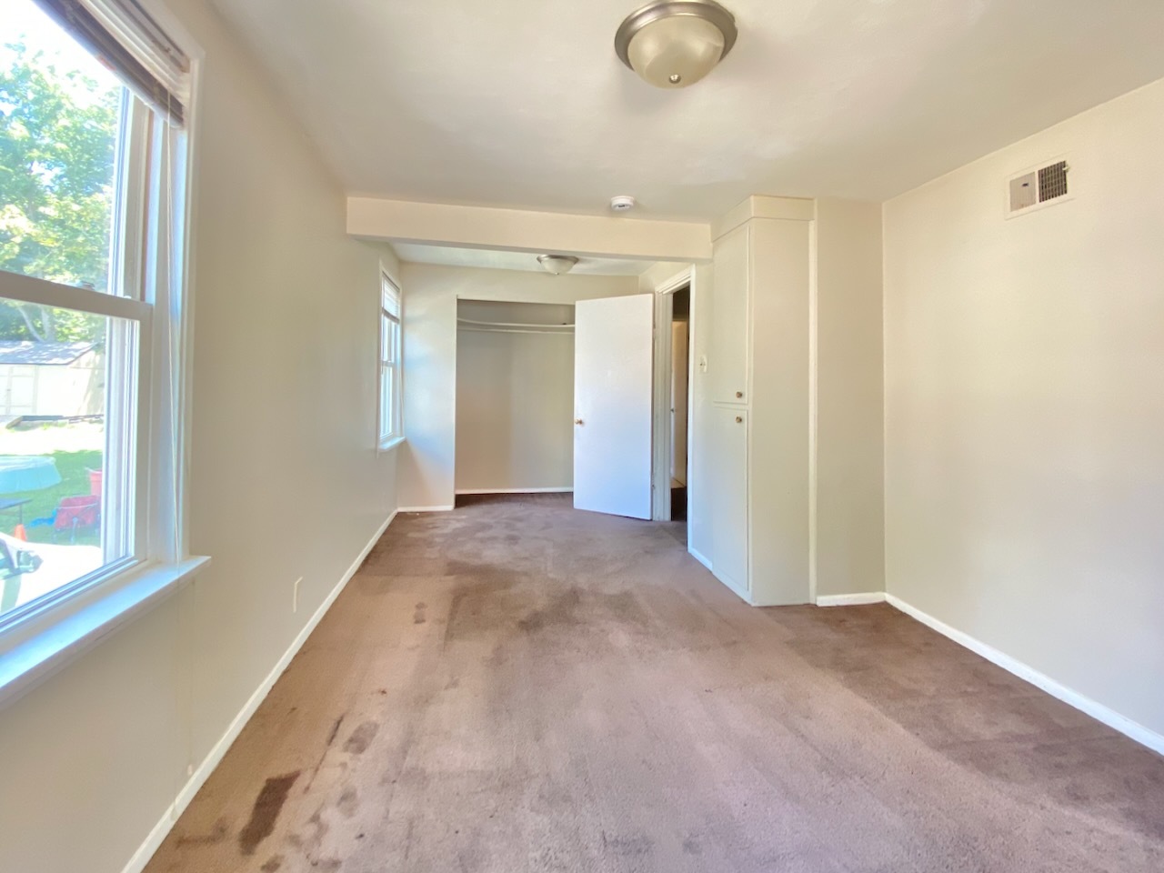 307 Elgin Avenue, East Dundee, IL 60118