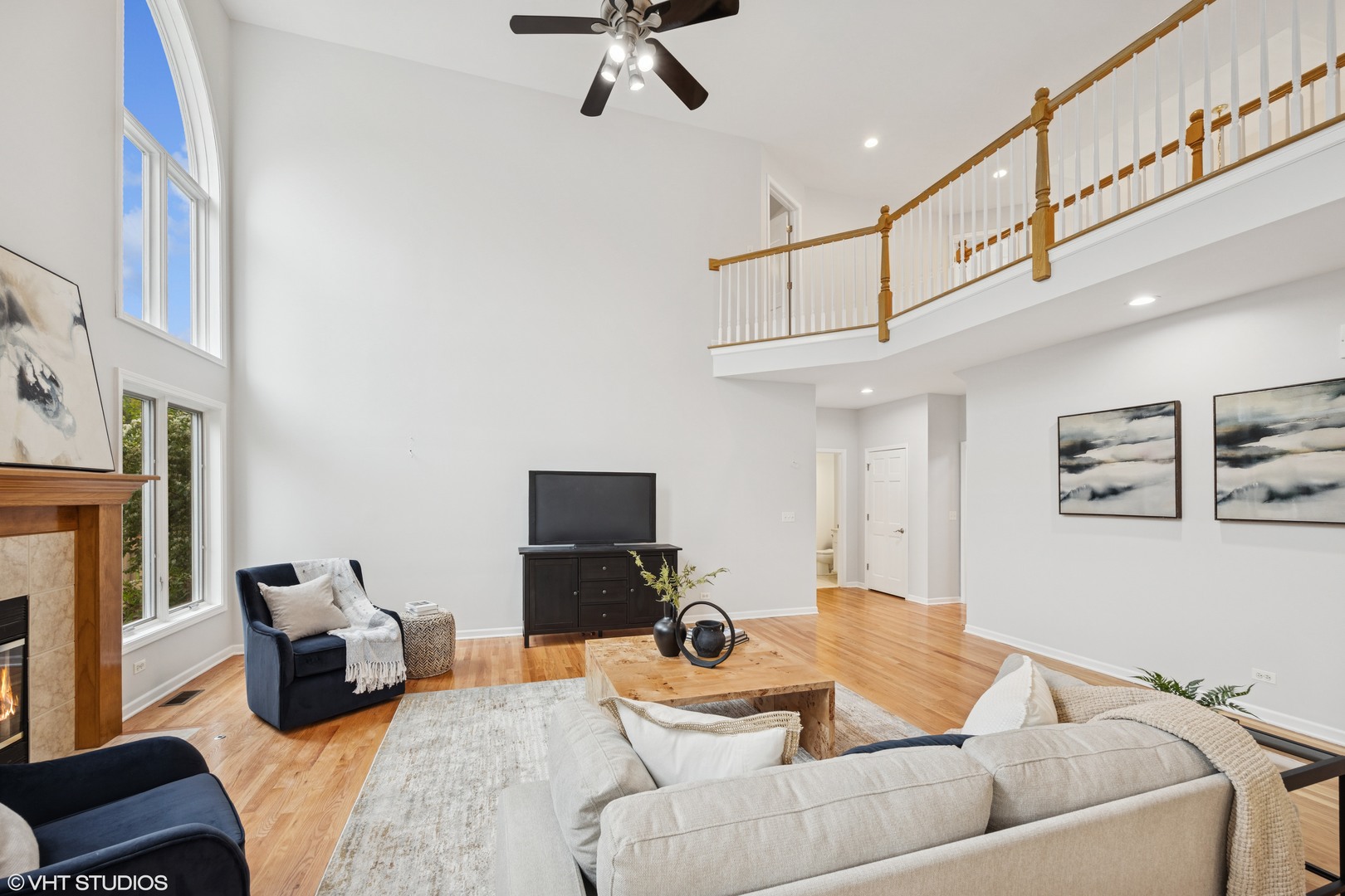 1040 E Buckingham Drive, Naperville, IL 60563