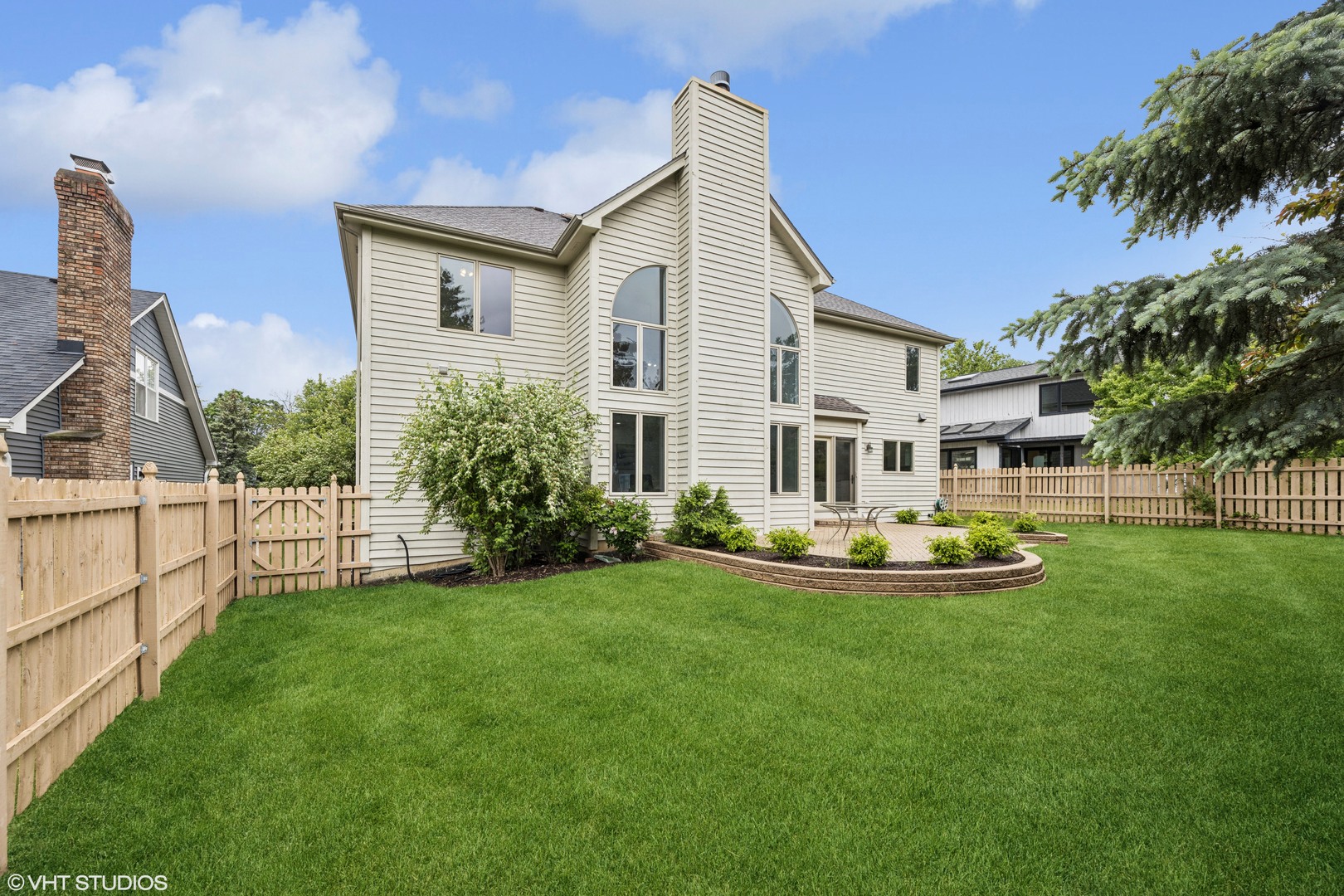 1040 E Buckingham Drive, Naperville, IL 60563