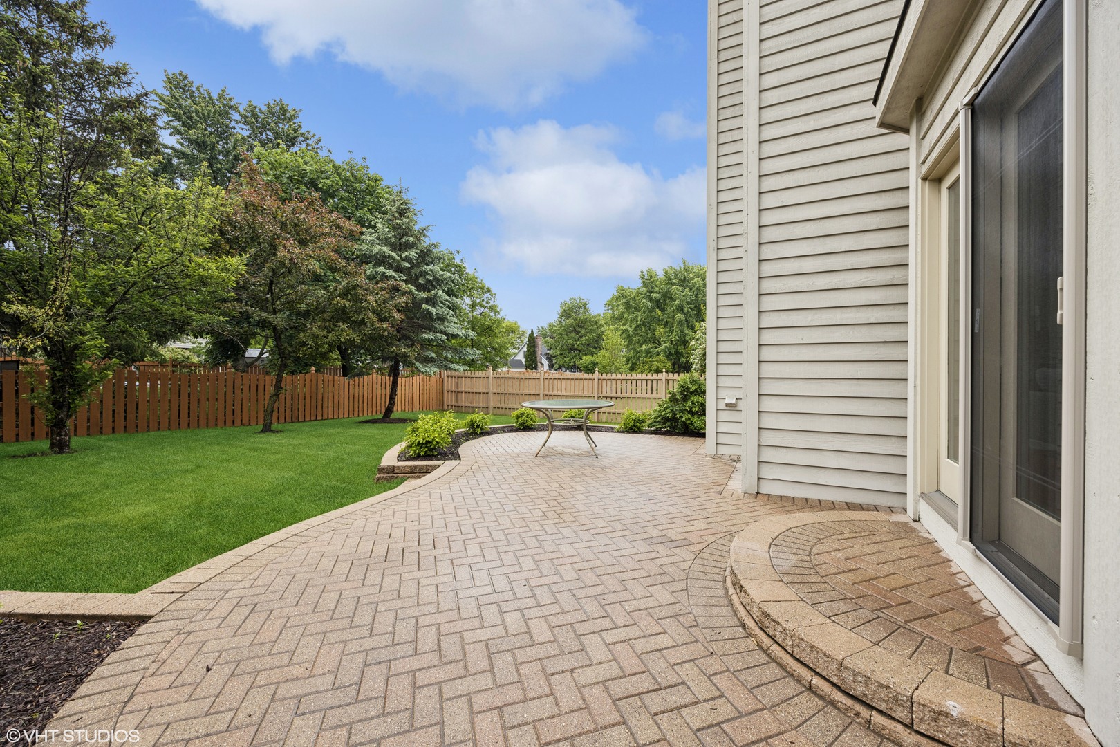 1040 E Buckingham Drive, Naperville, IL 60563