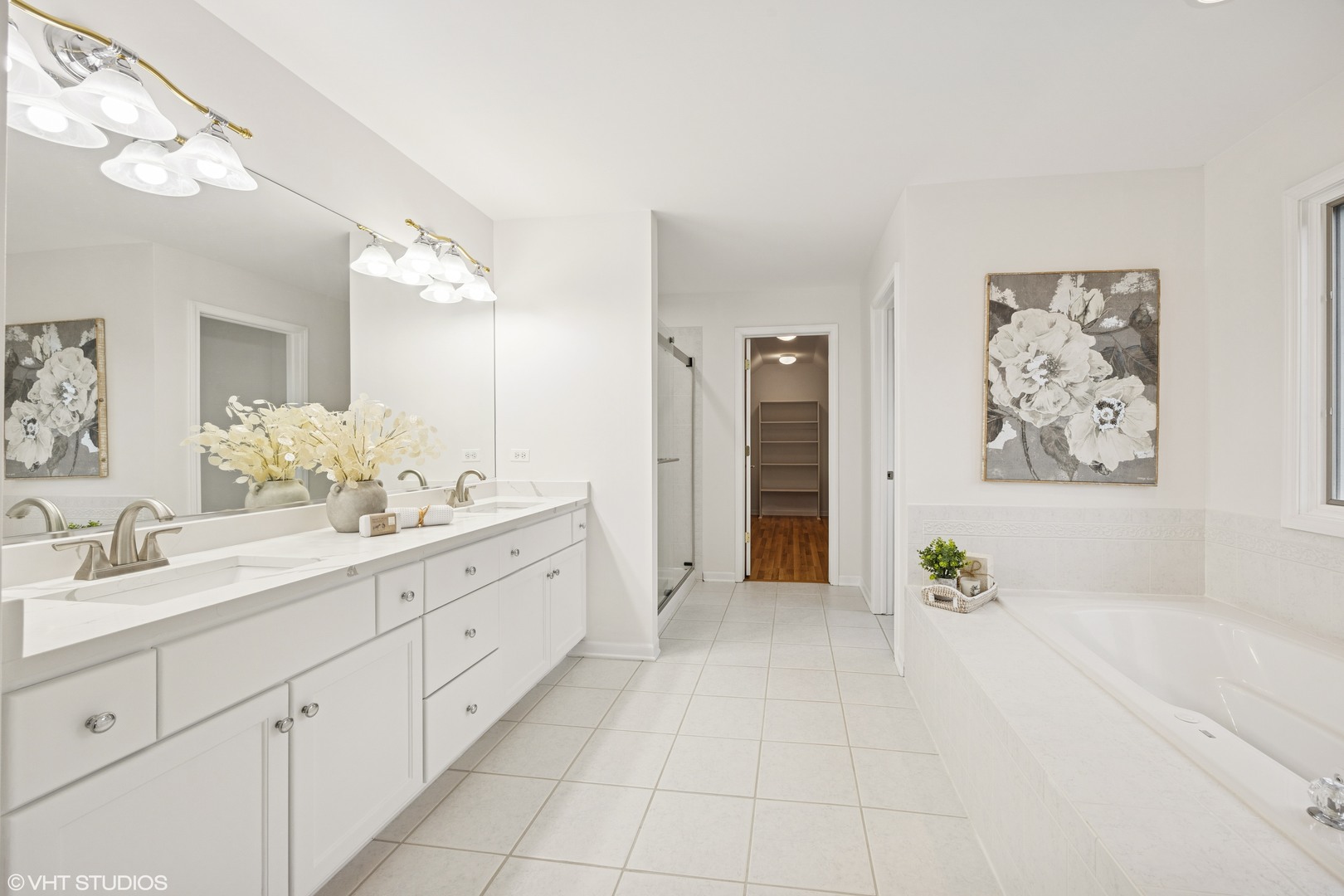 1040 E Buckingham Drive, Naperville, IL 60563