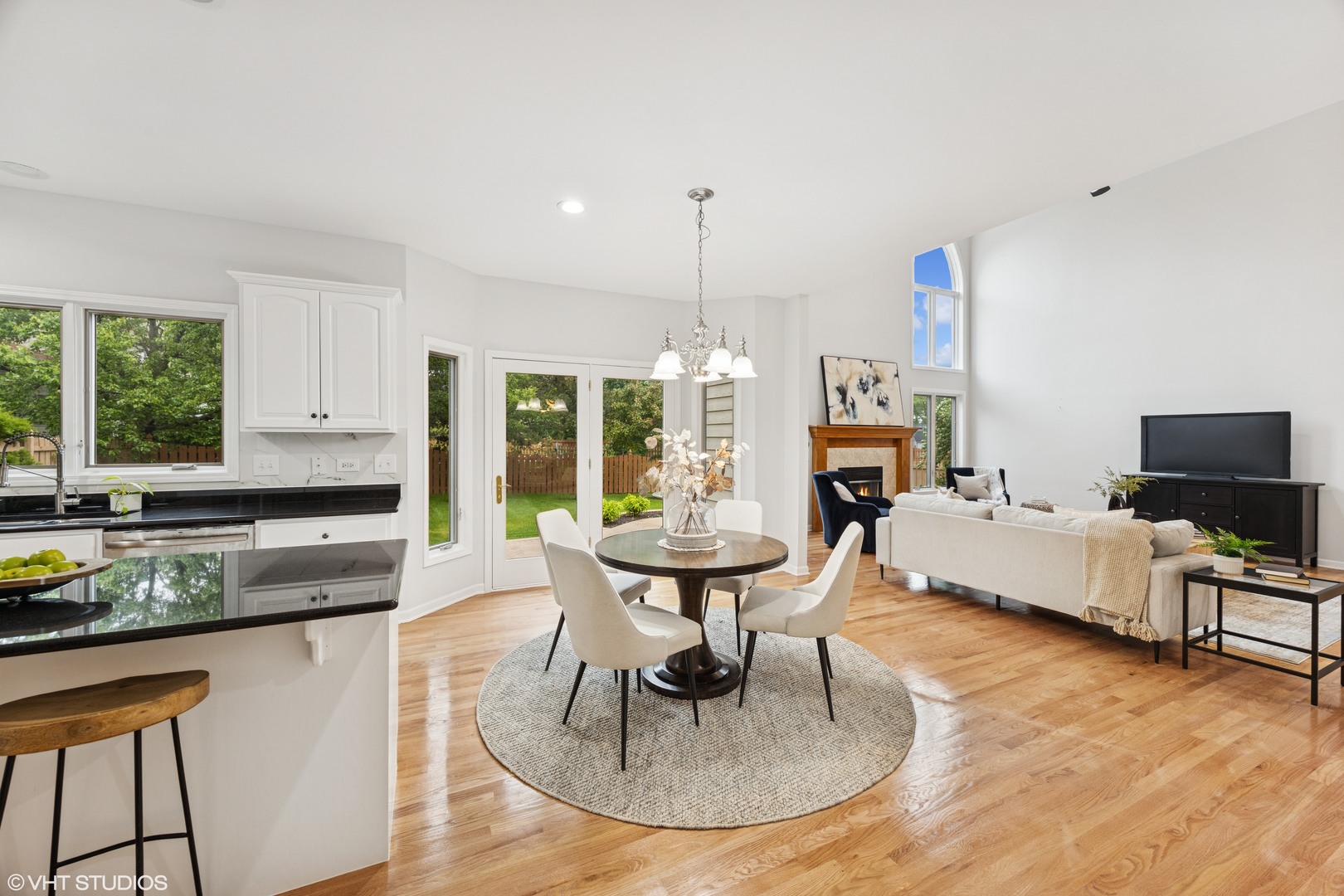 1040 E Buckingham Drive, Naperville, IL 60563