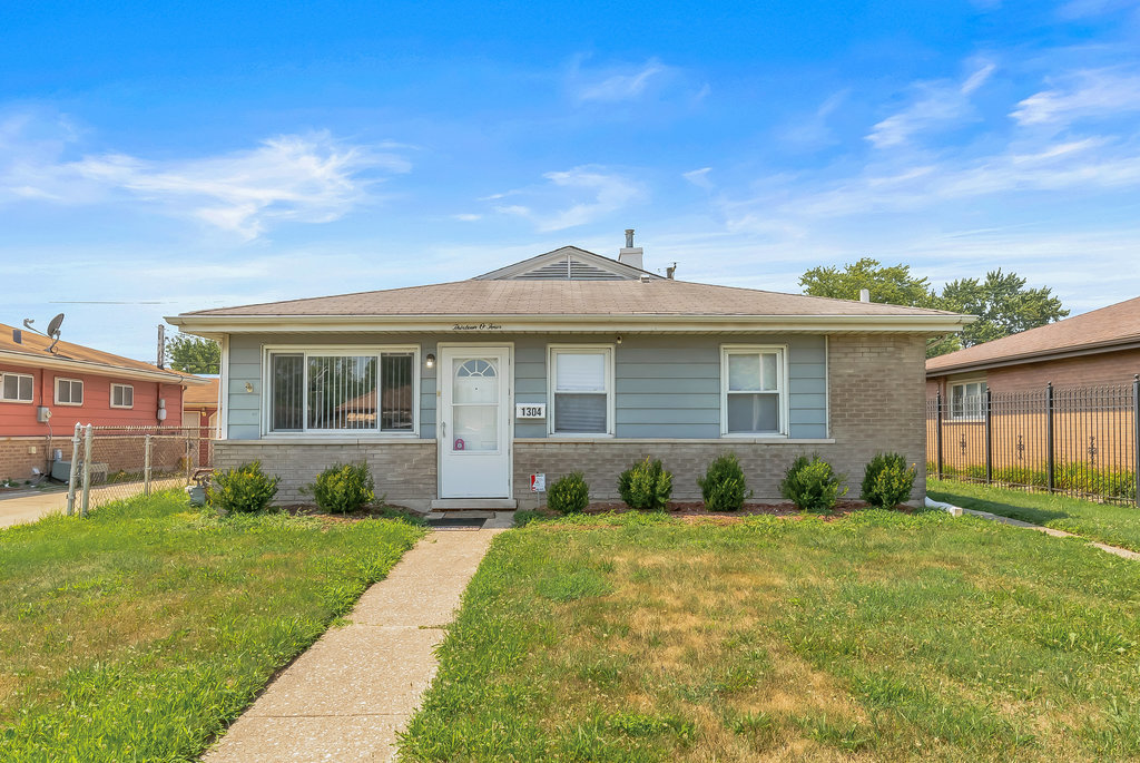 1304 Burnham Avenue, Calumet City, IL 60409