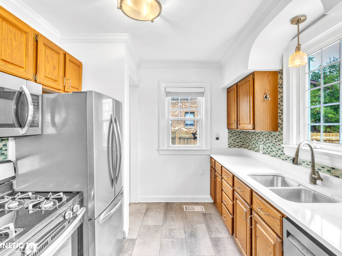 610 E 11th Street, Lockport, IL 60441
