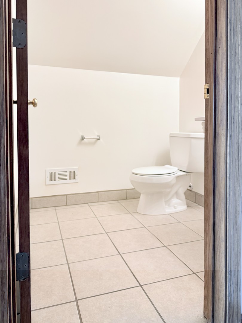 8237 S Commercial Avenue #2, Chicago, IL 60617