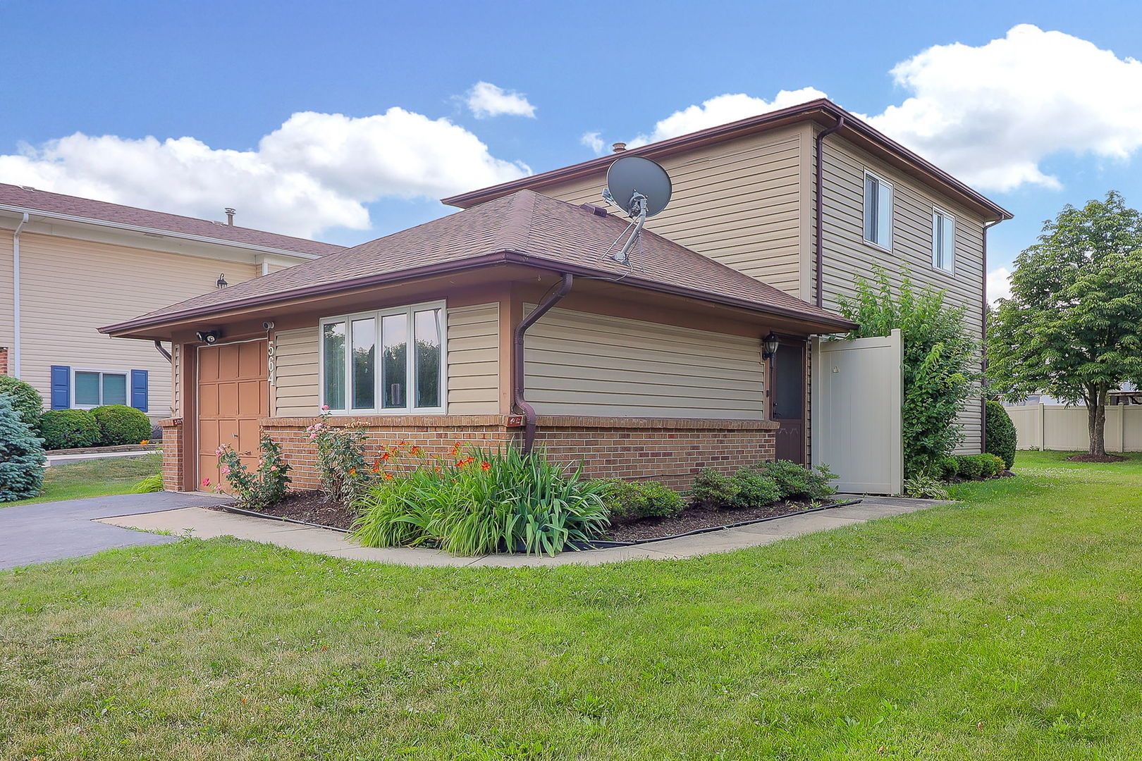 564 Sauk Court, Carol Stream, IL 60188