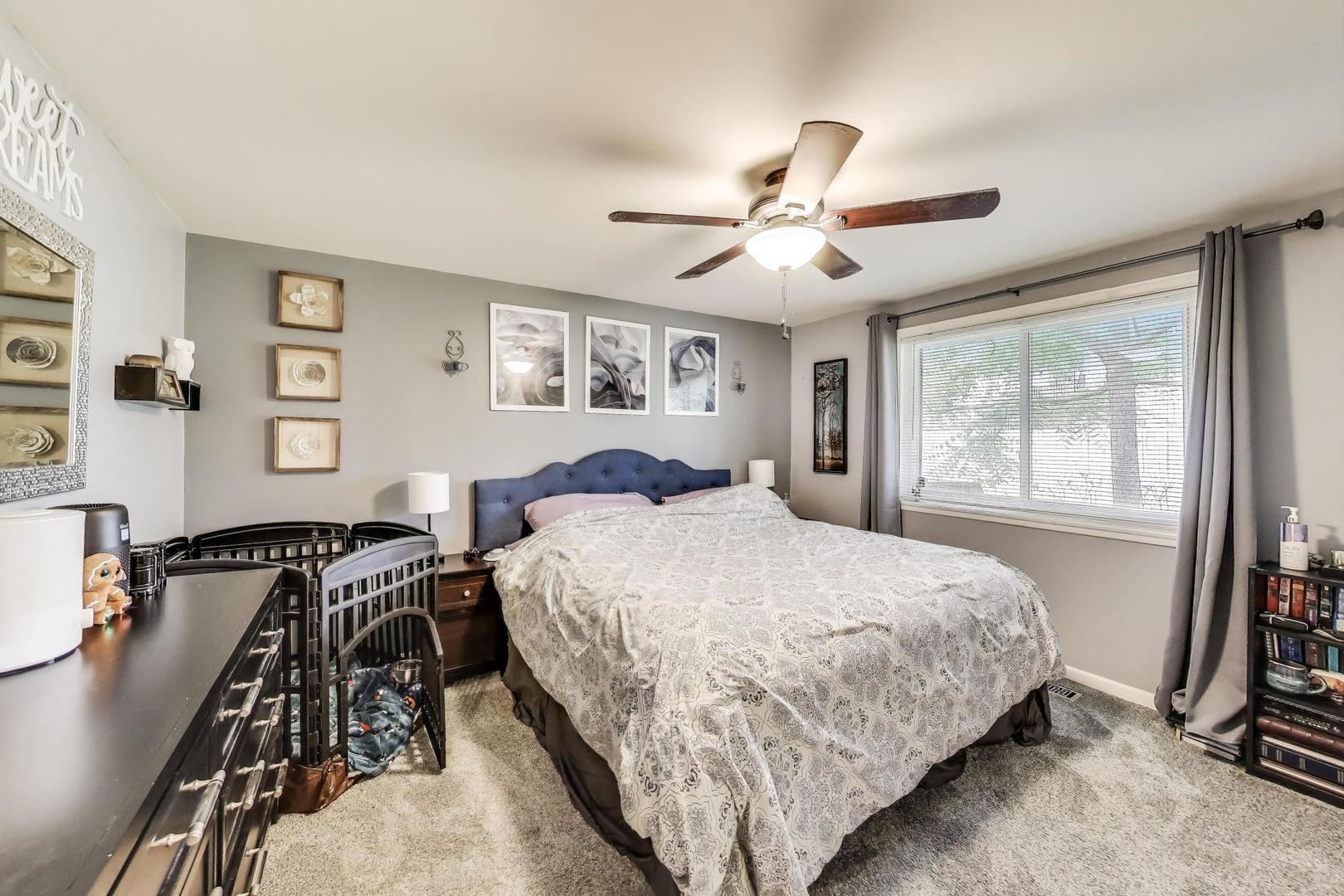 1042 Quanset Court, Schaumburg, IL 60194