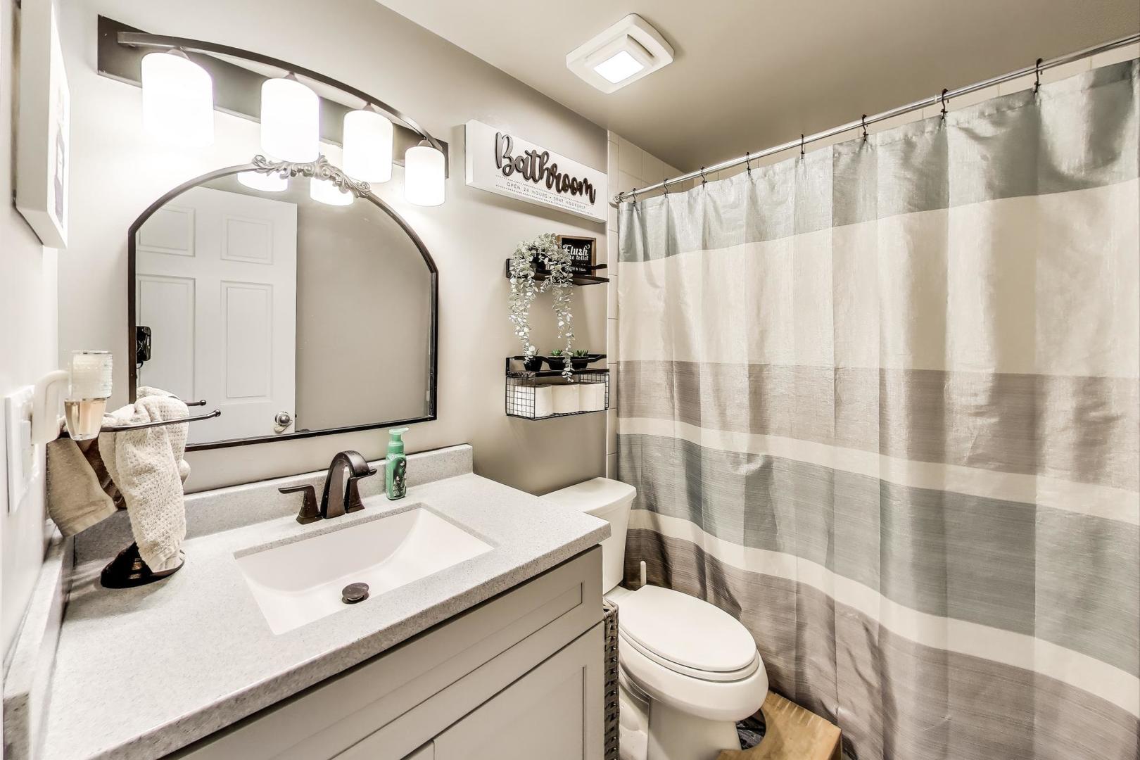 1042 Quanset Court, Schaumburg, IL 60194