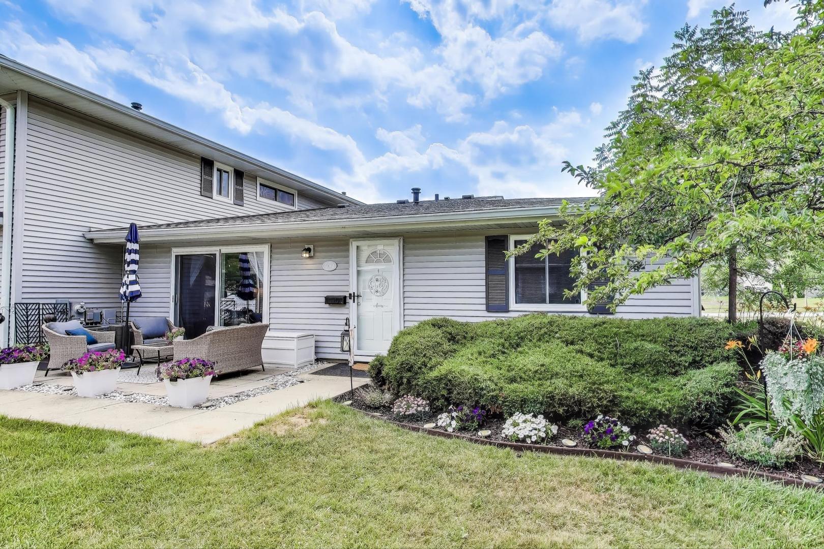 1042 Quanset Court, Schaumburg, IL 60194