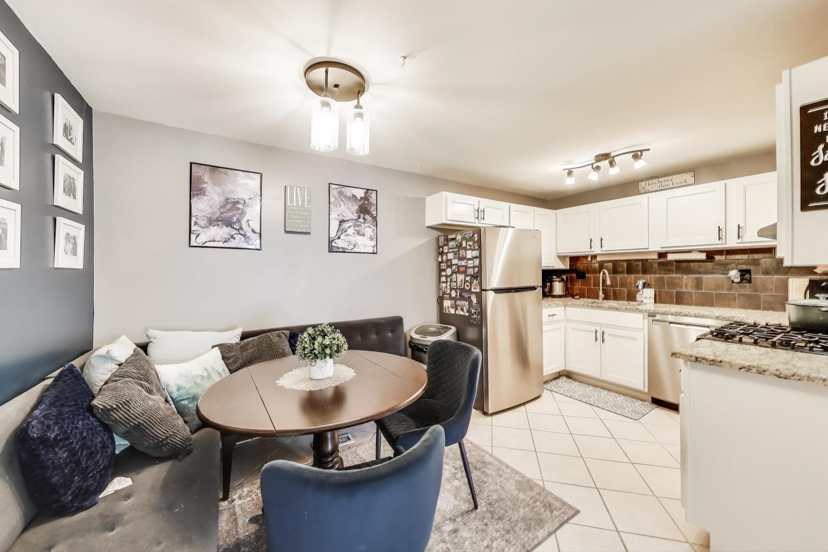 1042 Quanset Court, Schaumburg, IL 60194