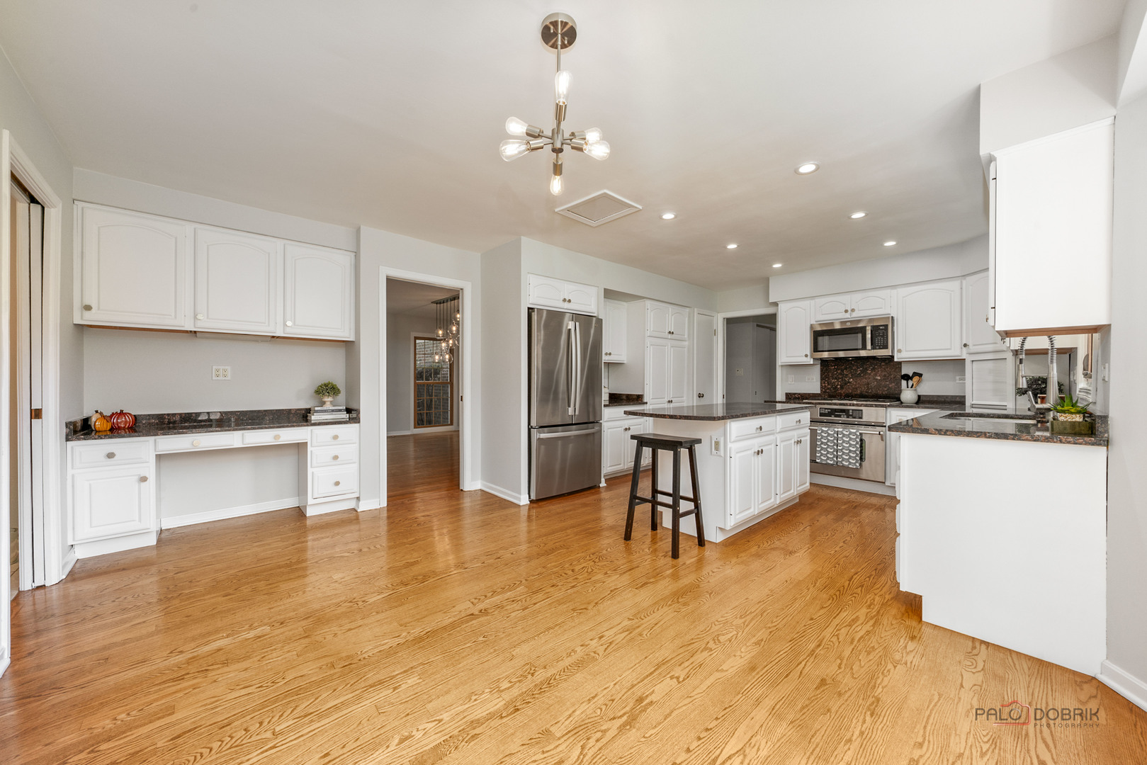555 W Everett Road, Lake Forest, IL 60045