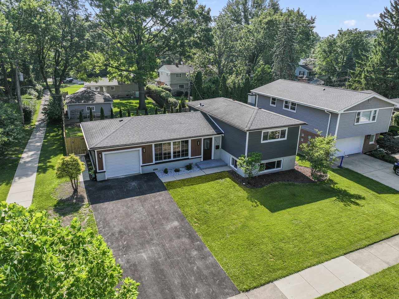 117 S Waverly Place, Mount Prospect, IL 60056