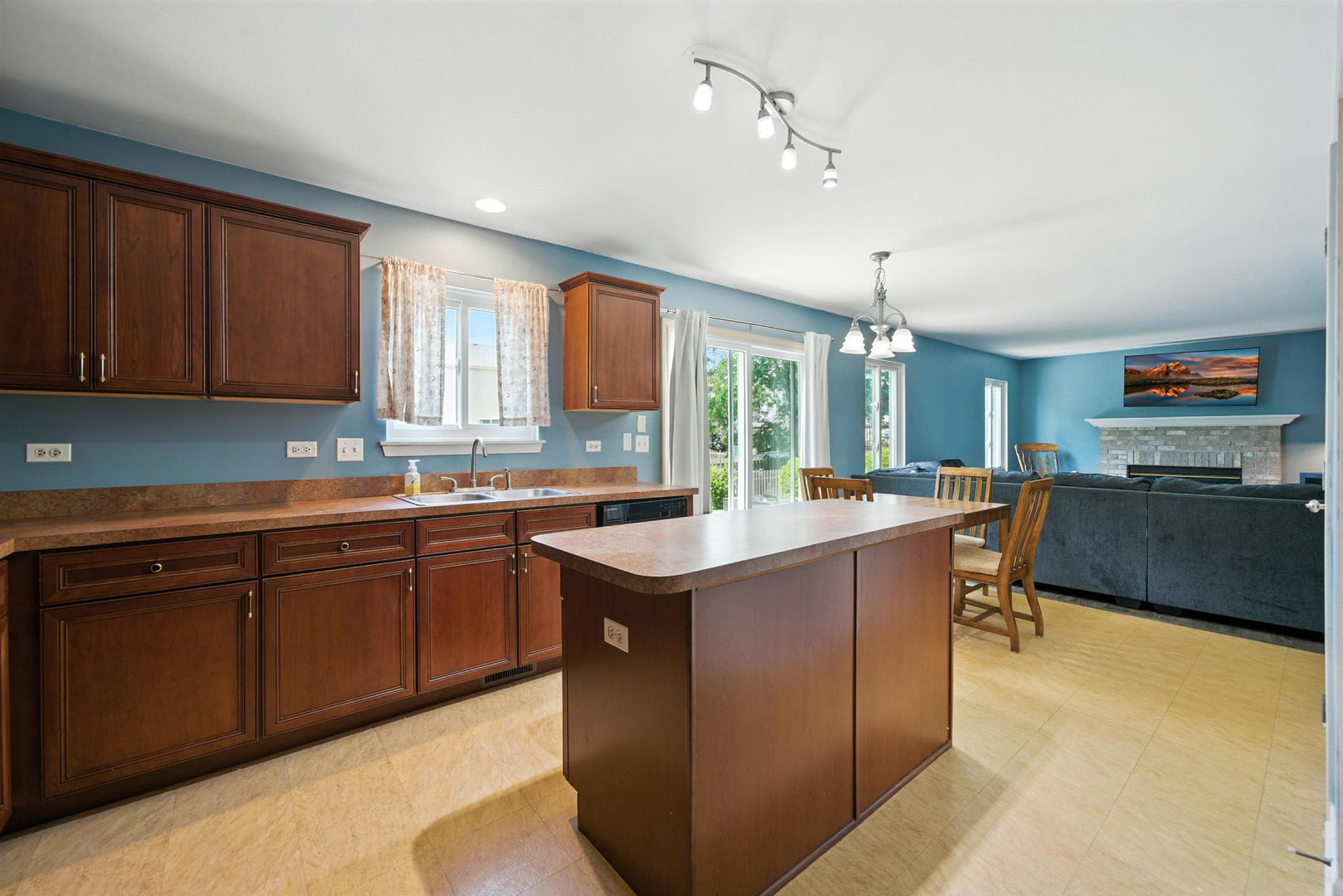 2942 Heather Lane, Montgomery, IL 60538