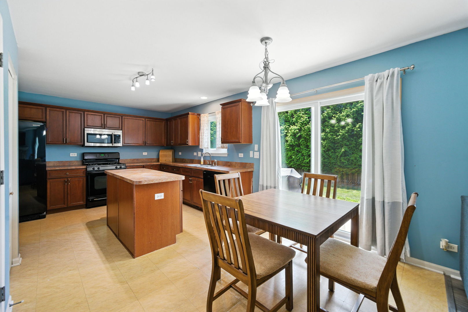 2942 Heather Lane, Montgomery, IL 60538