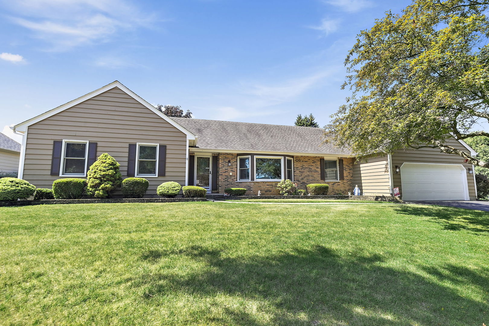 831 Crabtree Lane, Cary, IL 60013