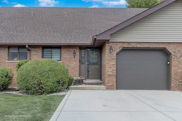 1906 Heatherway Lane #7, New Lenox, IL 60451