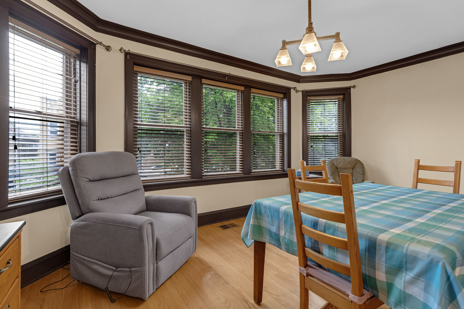 5609 N Mango Avenue #1W, Chicago, IL 60646