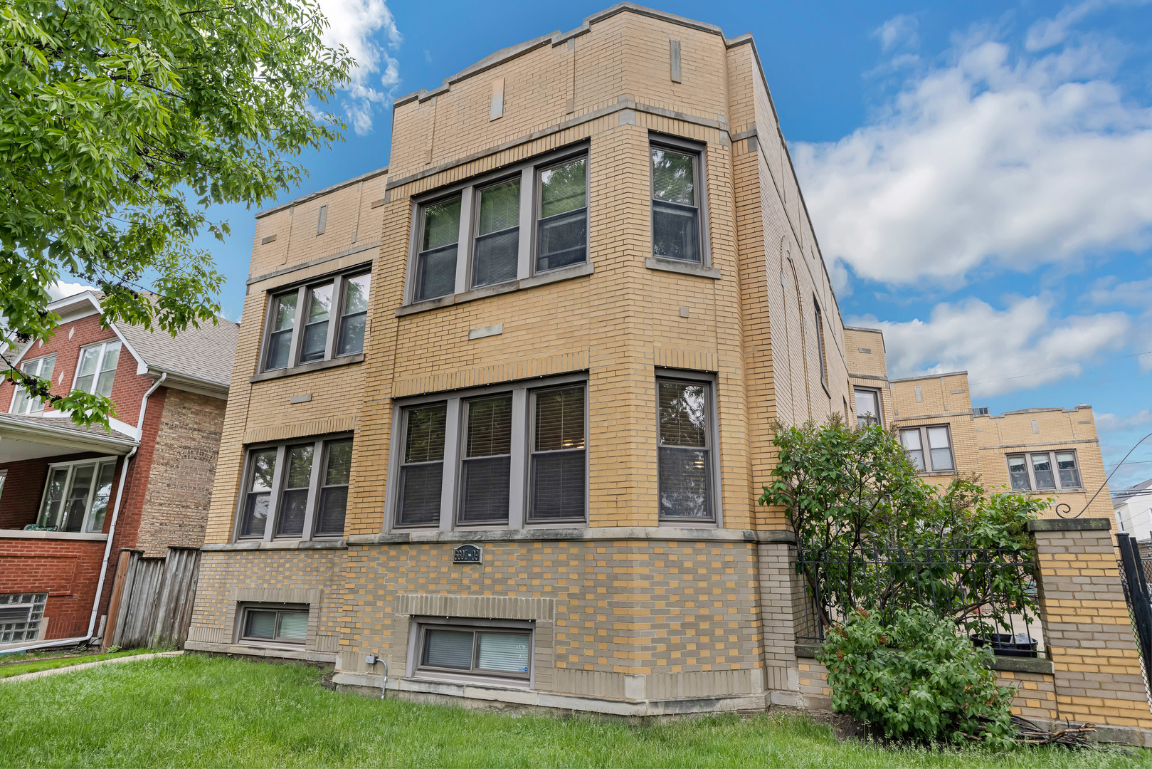 5609 N Mango Avenue #1W, Chicago, IL 60646