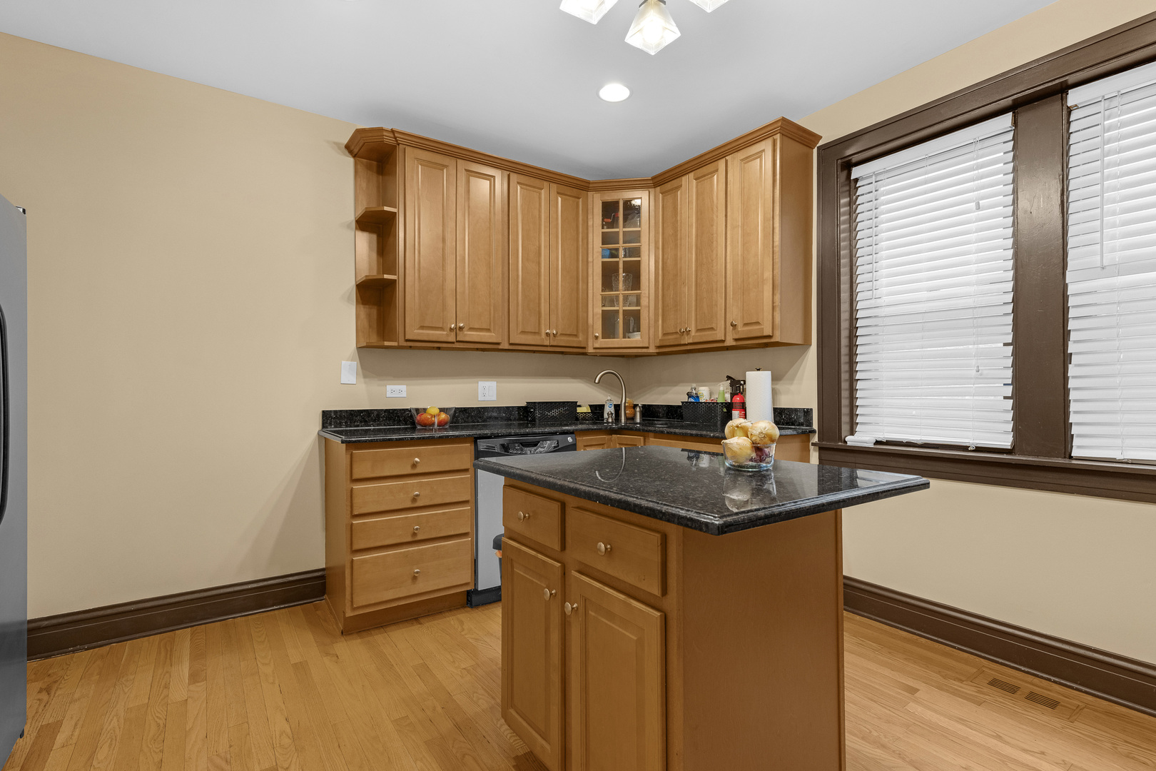 5609 N Mango Avenue #1W, Chicago, IL 60646