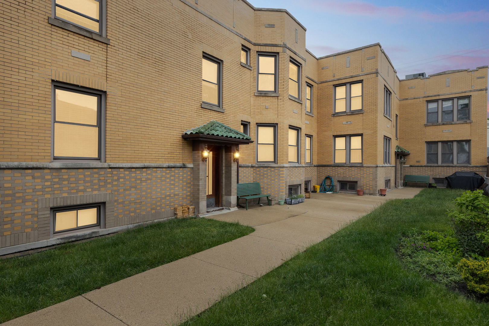 5609 N Mango Avenue #1W, Chicago, IL 60646