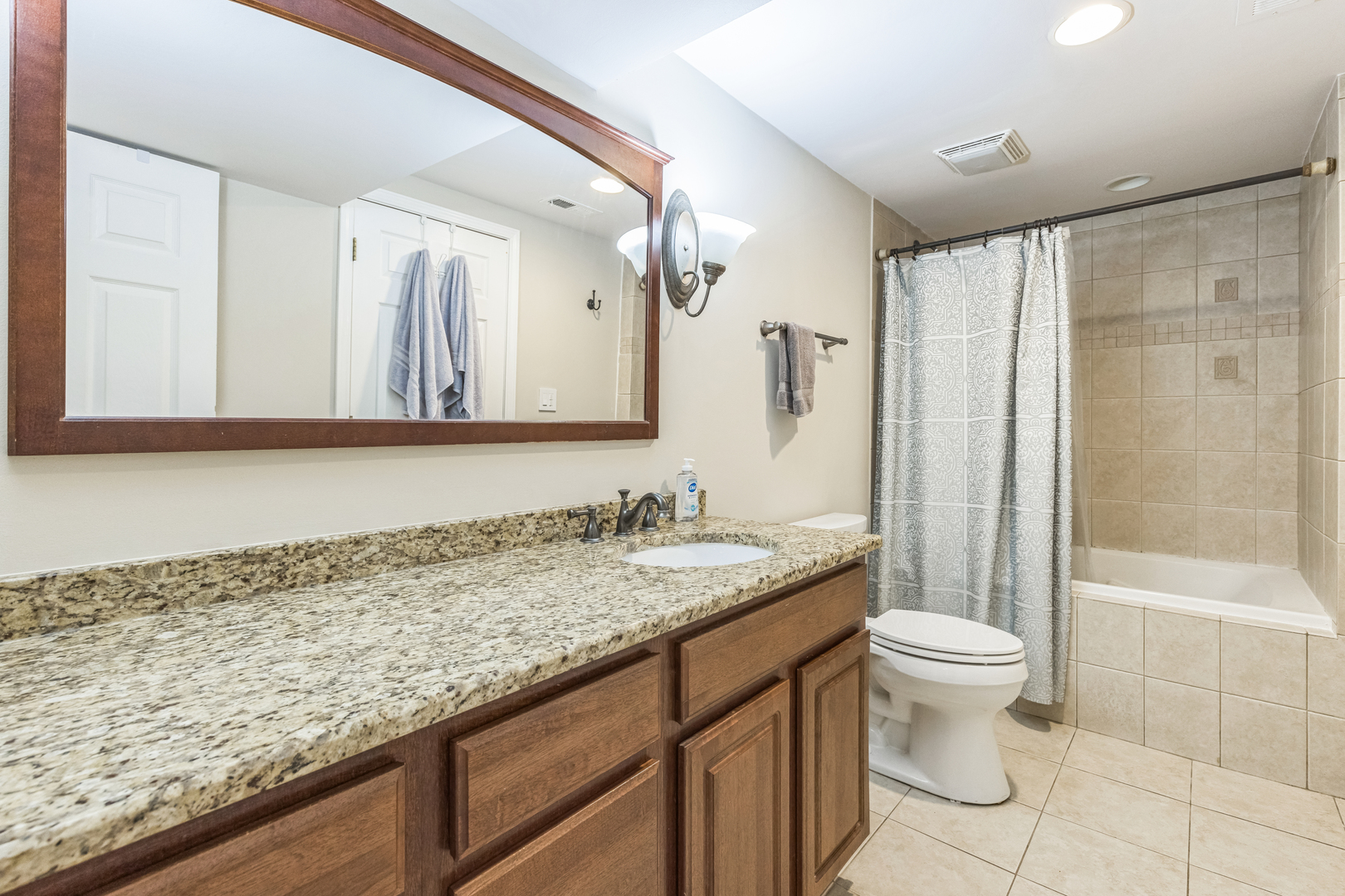 5609 N Mango Avenue #1W, Chicago, IL 60646