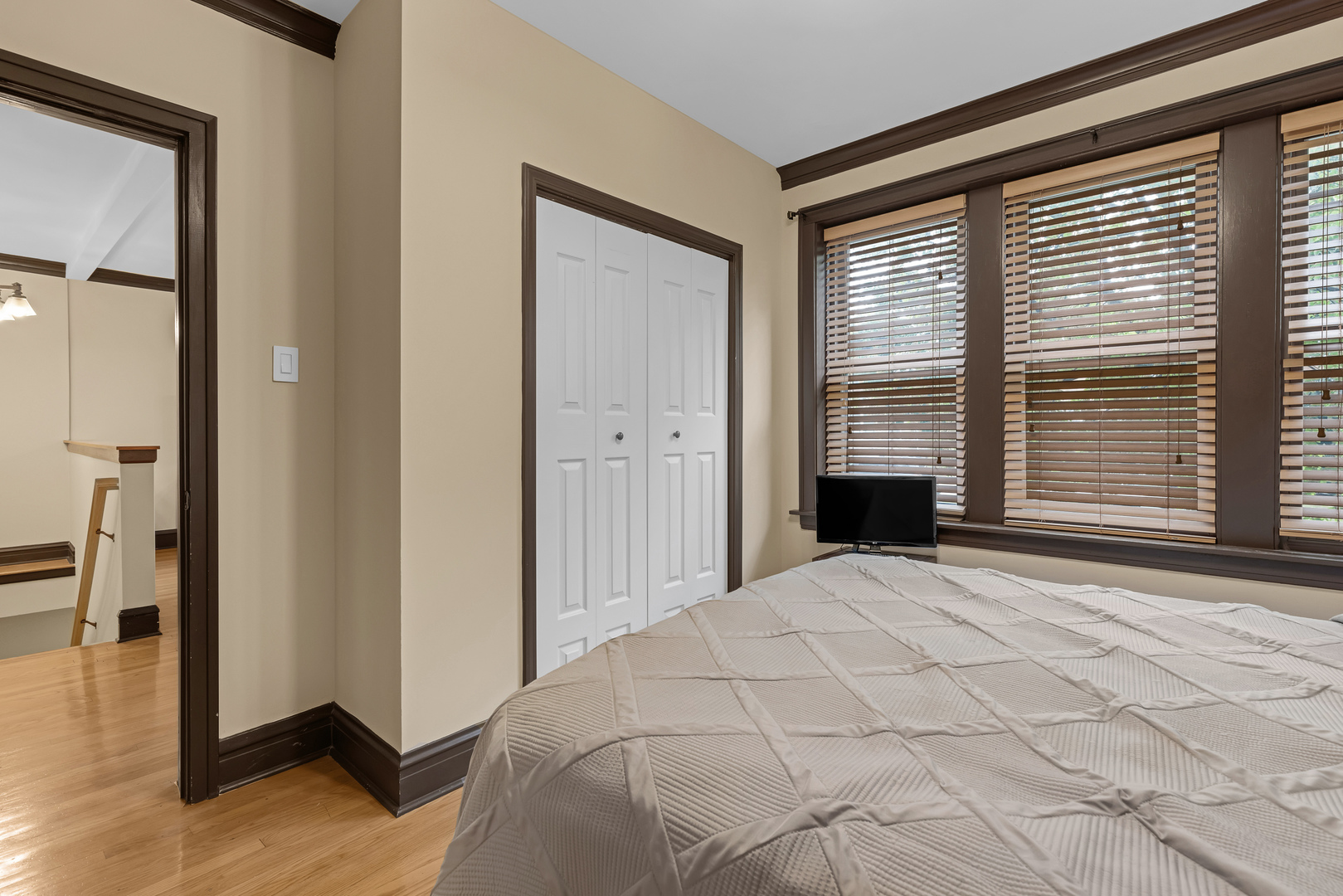 5609 N Mango Avenue #1W, Chicago, IL 60646