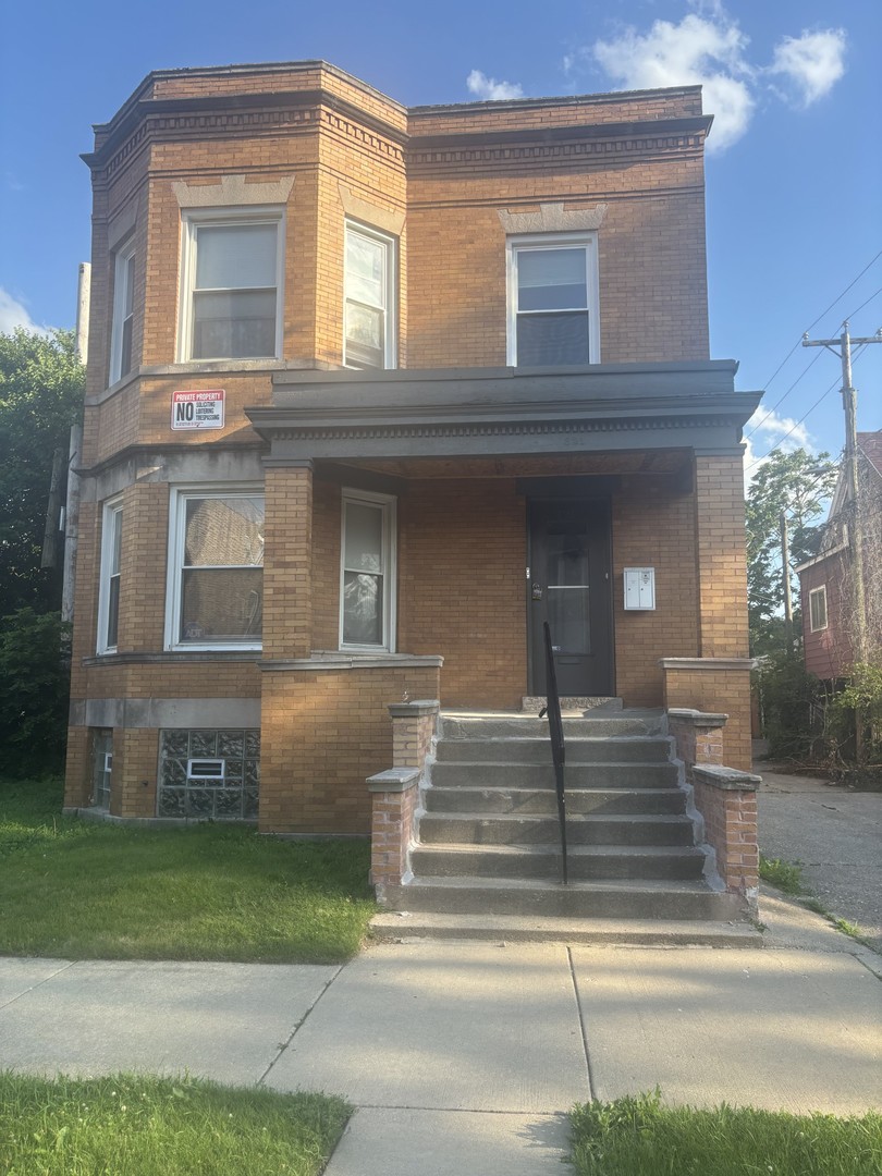 321 E 70th Street #2, Chicago, IL 60637