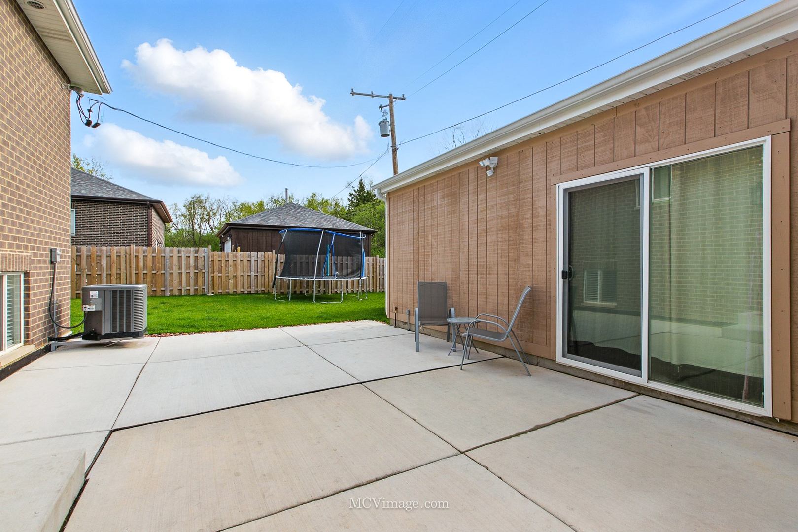 8566 S 83rd Avenue, Hickory Hills, IL 60457