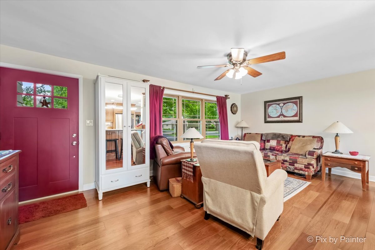 28w705 Rogers Avenue, Warrenville, IL 60555