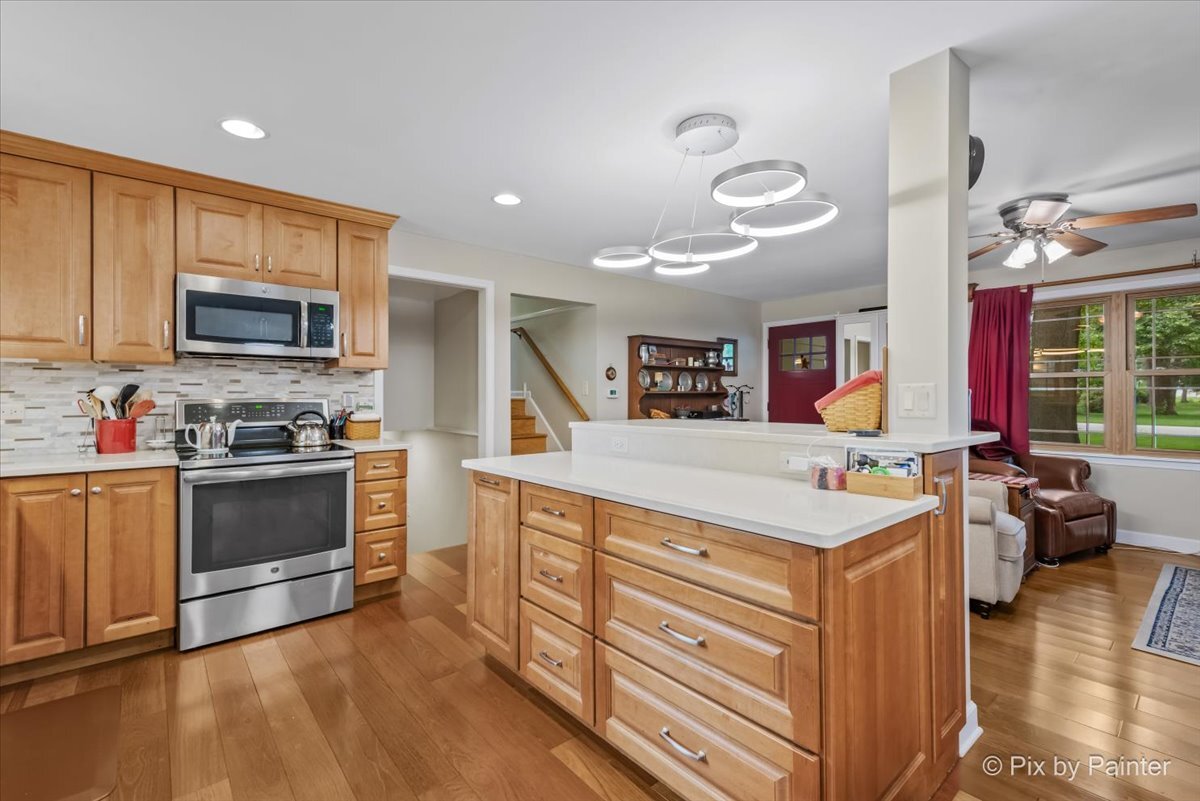 28w705 Rogers Avenue, Warrenville, IL 60555