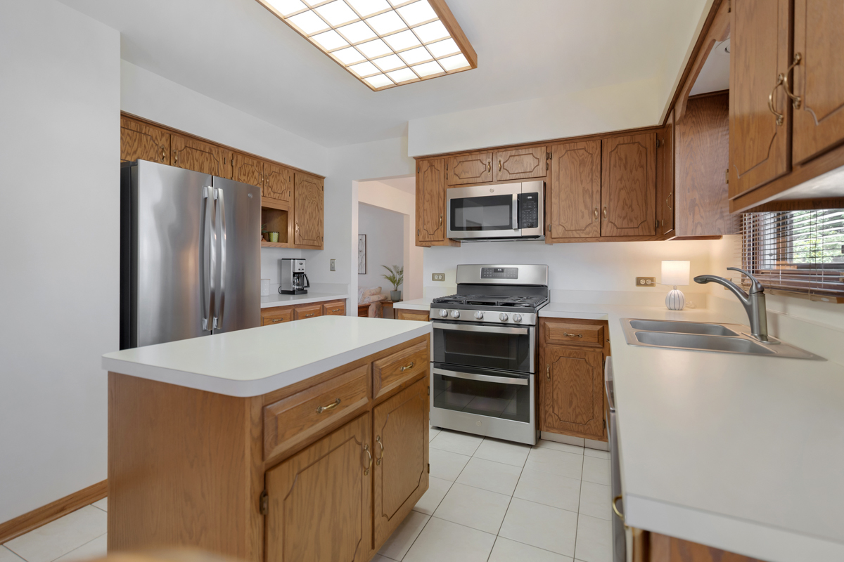 588 Montego Drive, Elk Grove Village, IL 60007