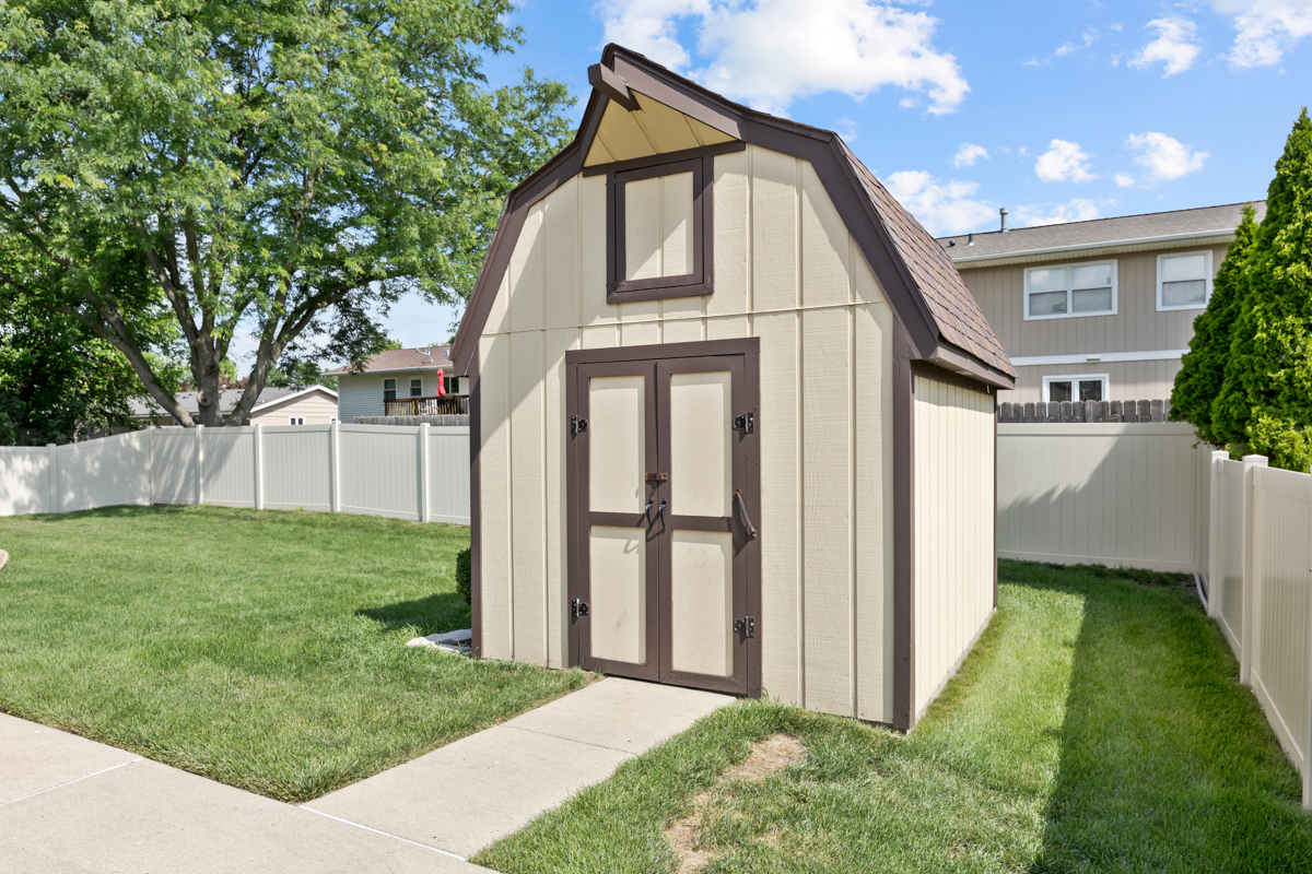 588 Montego Drive, Elk Grove Village, IL 60007