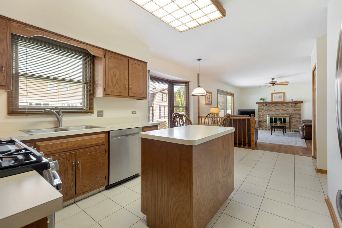 588 Montego Drive, Elk Grove Village, IL 60007