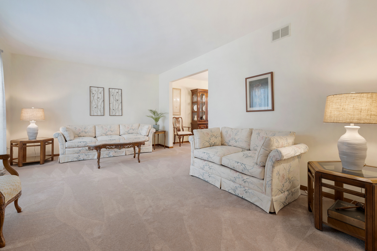 588 Montego Drive, Elk Grove Village, IL 60007