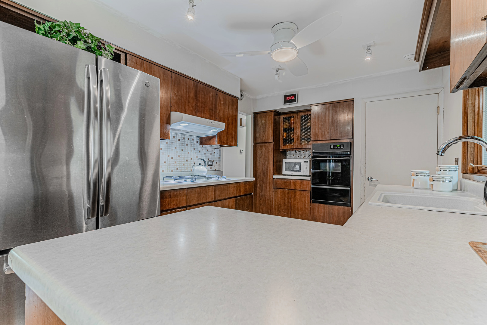 711 Sunnyside Road, Roselle, IL 60172