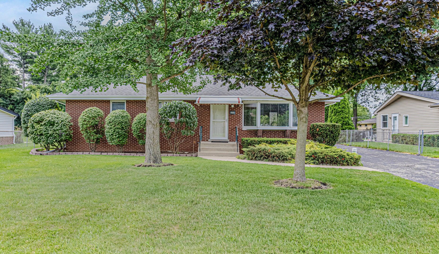 711 Sunnyside Road, Roselle, IL 60172