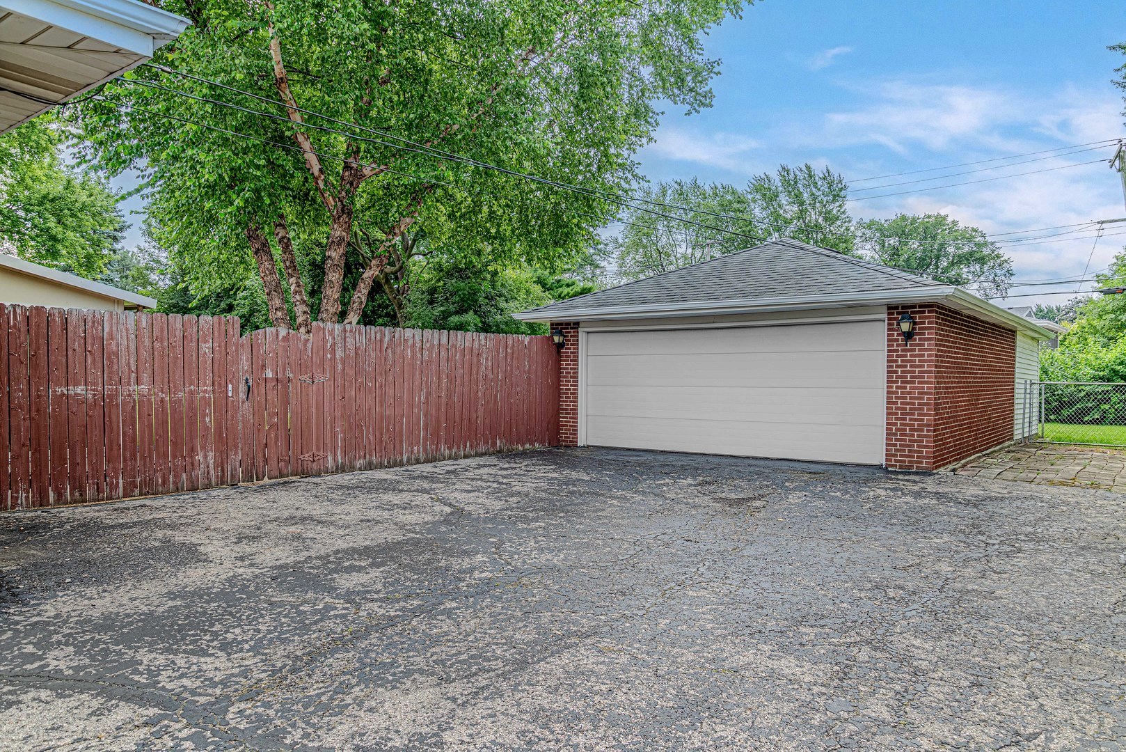 711 Sunnyside Road, Roselle, IL 60172