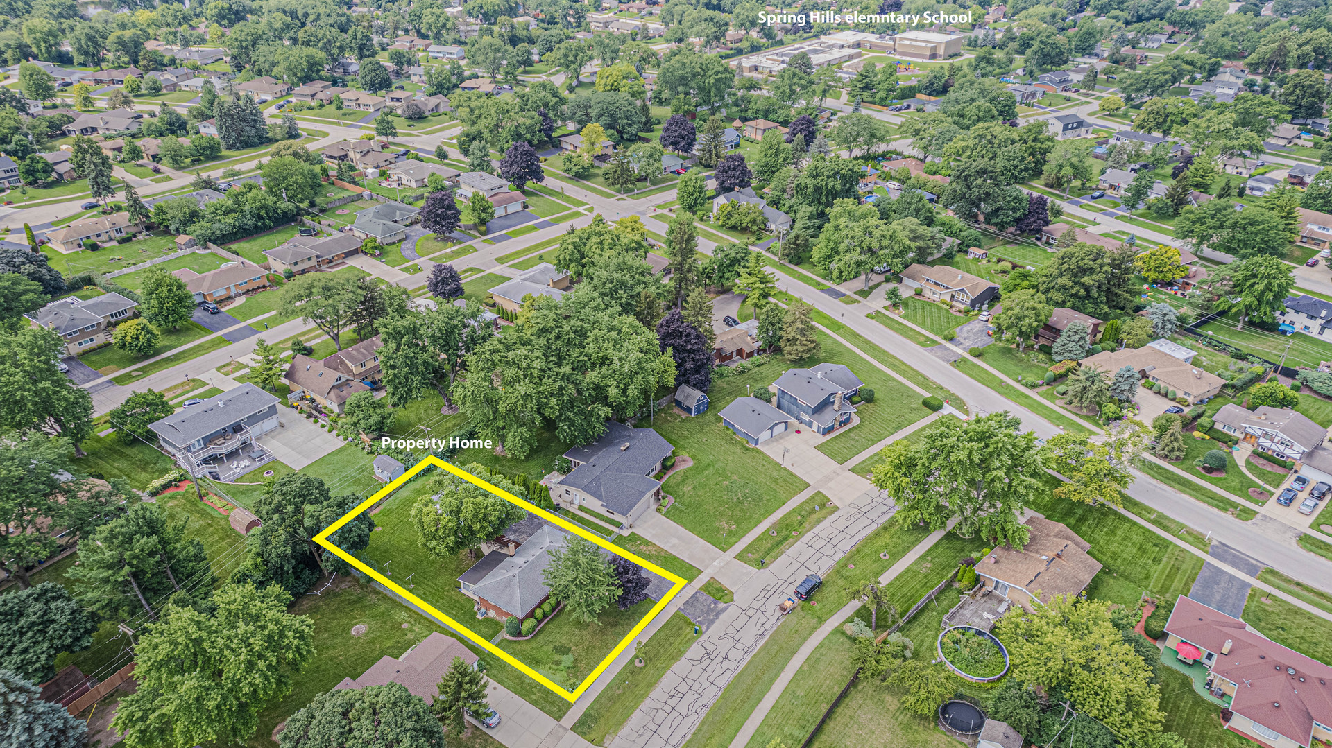 711 Sunnyside Road, Roselle, IL 60172