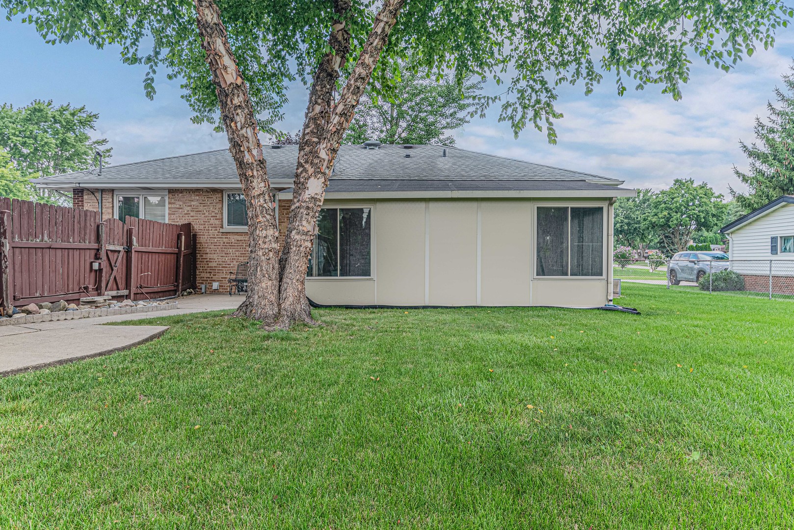 711 Sunnyside Road, Roselle, IL 60172