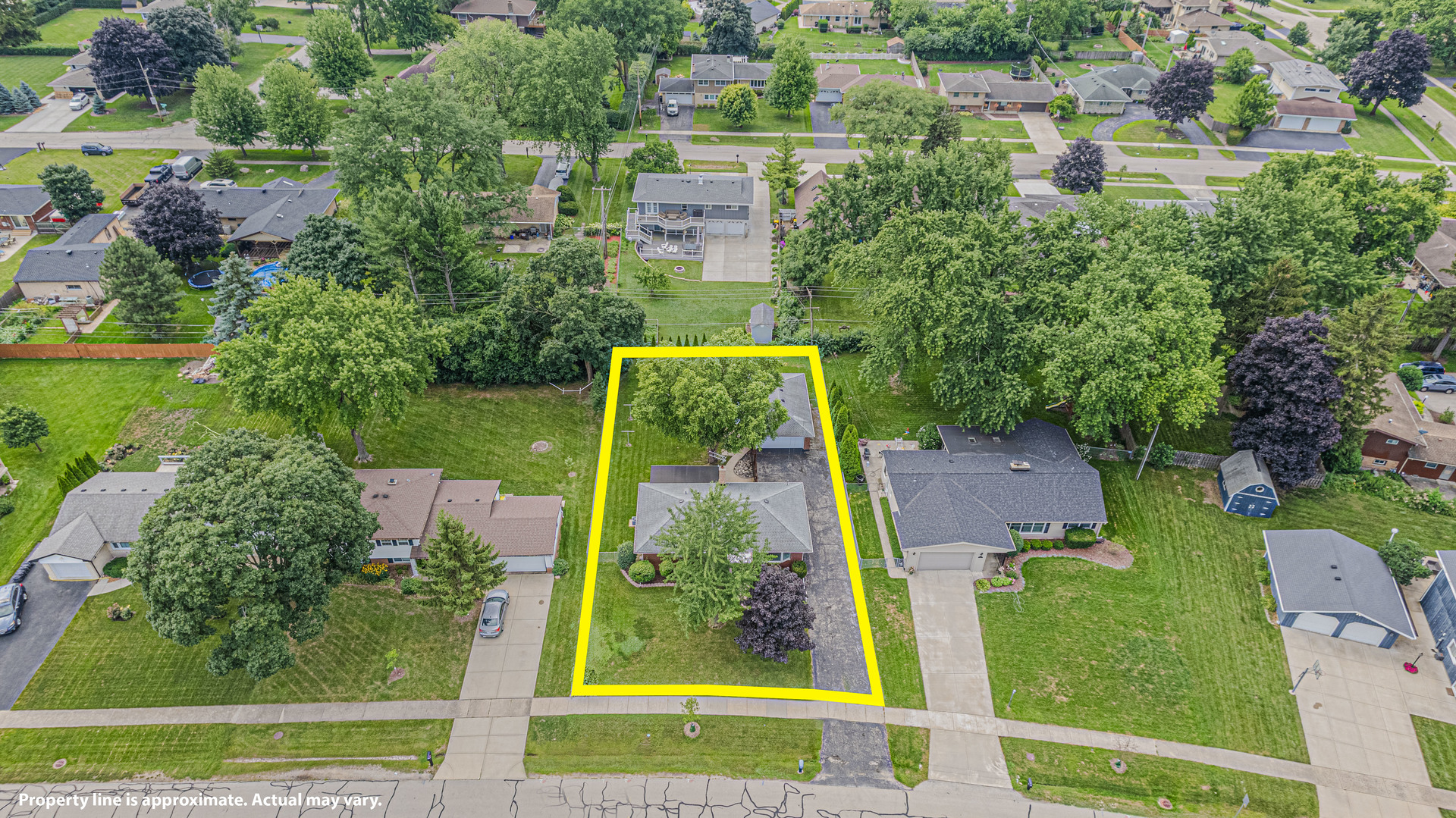 711 Sunnyside Road, Roselle, IL 60172