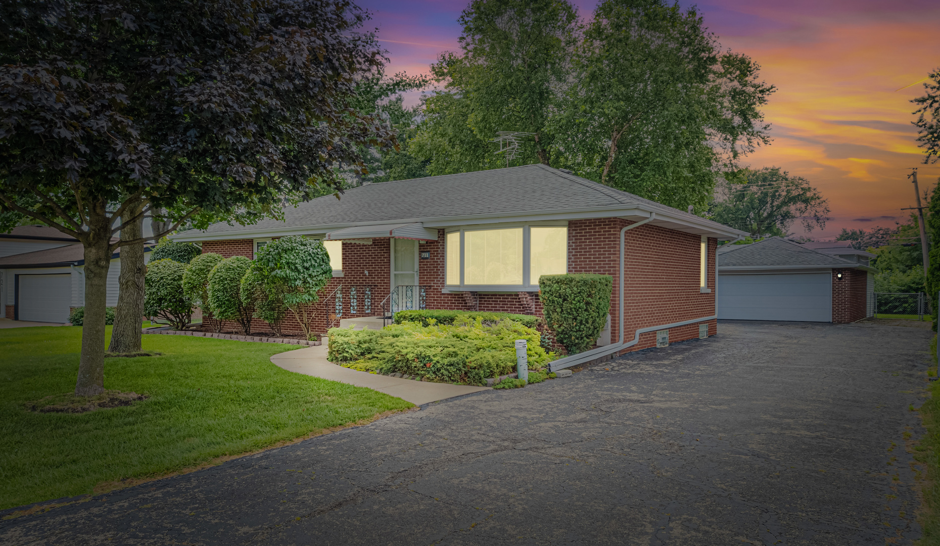711 Sunnyside Road, Roselle, IL 60172