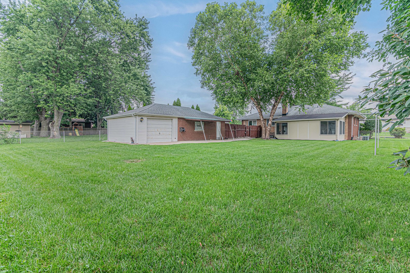 711 Sunnyside Road, Roselle, IL 60172