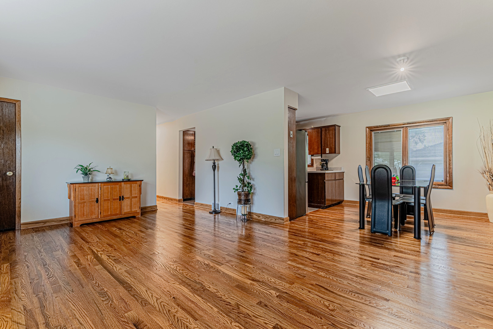 711 Sunnyside Road, Roselle, IL 60172