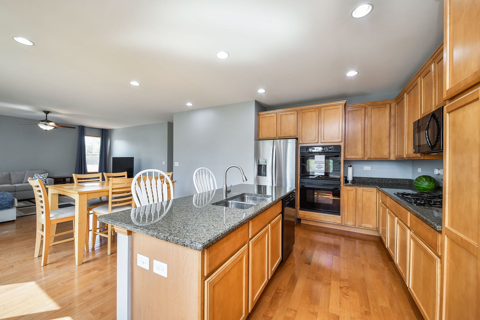 808 Bonaventure Drive, Oswego, IL 60543