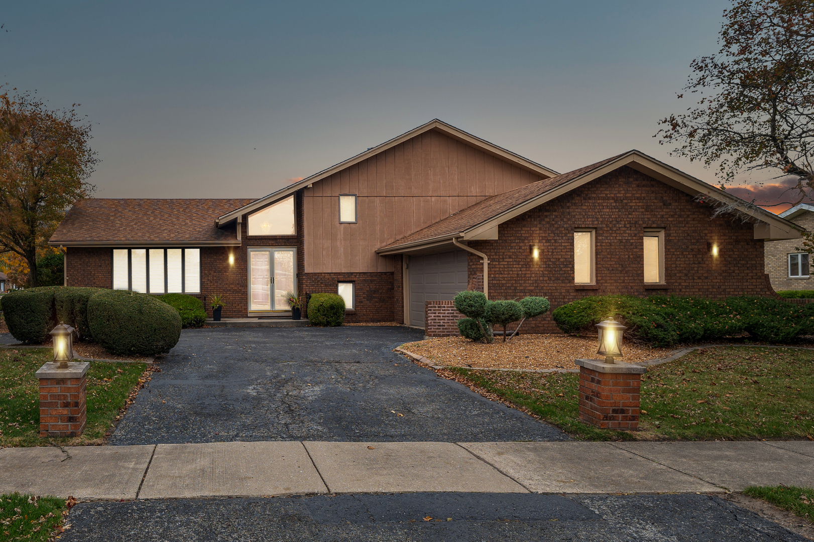 2210 207th Place, Lynwood, IL 60411