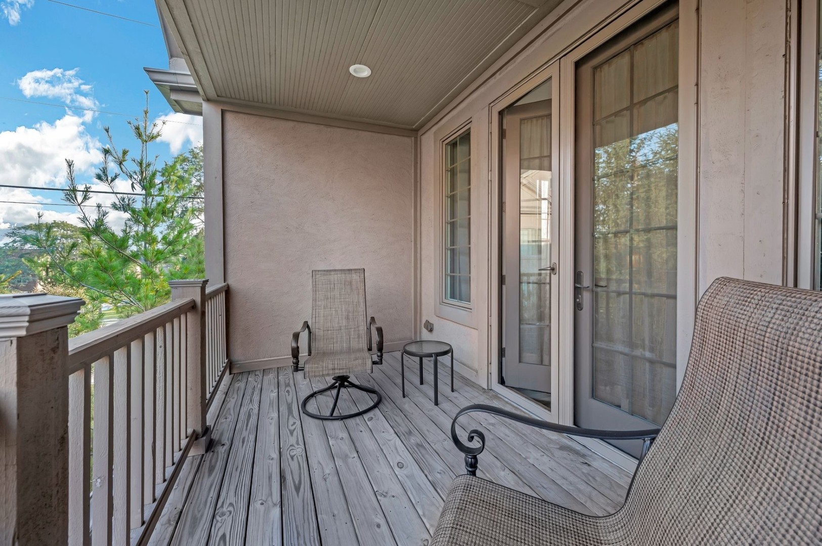 1200 E Charles Lane, Westmont, IL 60559