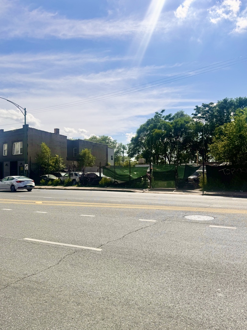 618 S Cicero Avenue, Chicago, IL 60644