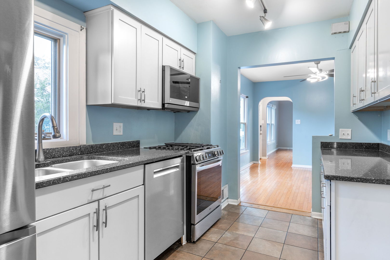 405 S Gilbert Avenue, La Grange, IL 60625