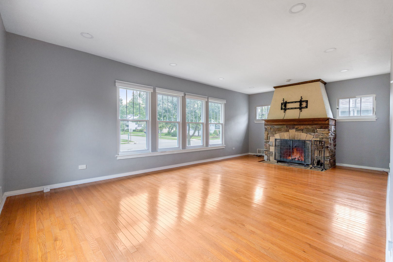 405 S Gilbert Avenue, La Grange, IL 60625